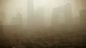 Praful atmosferic, poluantul metropolelor. 9 din 10 locuitori respiră niveluri peste limitele de siguranță