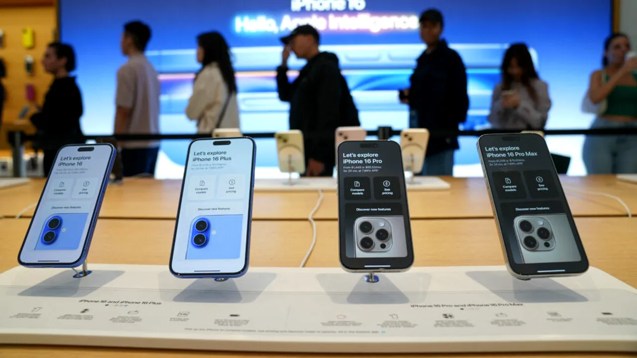 Donald Trump scutește telefoanele, computerele și cipurile de noile taxe vamale