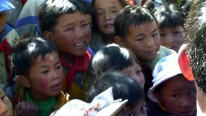 Mii de copii din China, sclavi în uzine şi mine din zonele prospere ale ţării