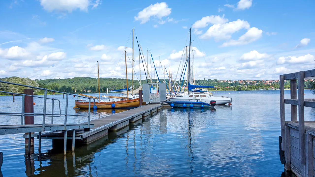 Cel puţin 13 persoane, rănite în urma exploziei unui iaht într-un port din Germania
