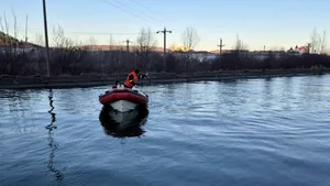 Pompierii nu au reușit să-l găsească pe tânărul de 18 ani, înecat în canalul de fugă al Bistriței