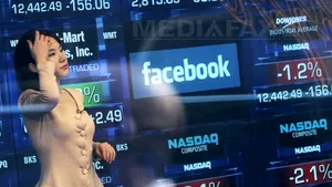 Acţiunile Facebook scad cu 8% în deschiderea bursei din SUA. Capitalizarea coboară la 85 miliarde de dolari