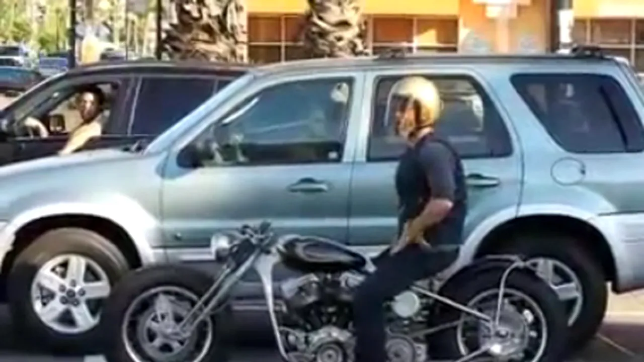 Brad Pitt a avut un accident de motocicletă - VIDEO