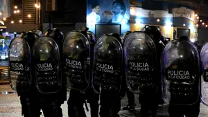 Proteste violente în Argentina față de o lege promovată de Javier Milei. Ciocniri între manifestanți și poliție