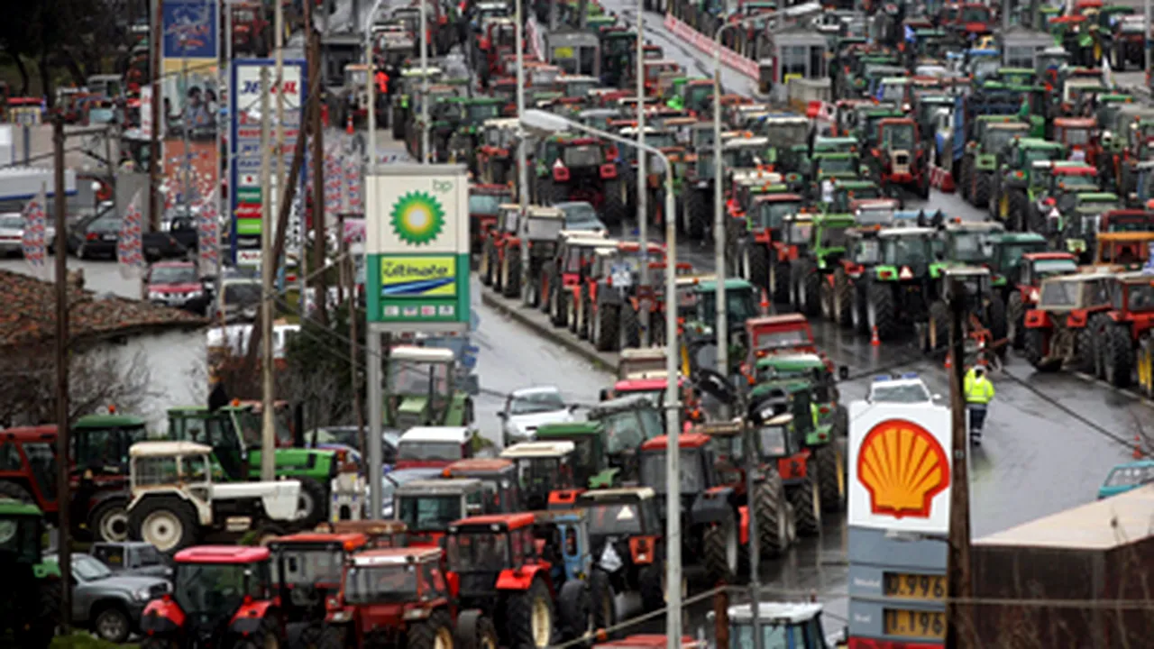 Agricultorii greci au blocat Istmul Corint