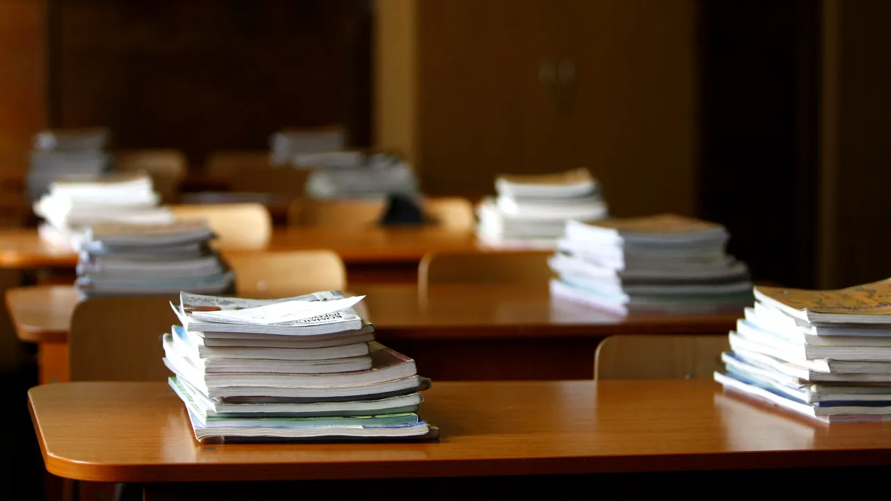 OUG privind desfăşurarea orelor de română la clasele cu predare în limbile minorităţilor, motivul pentru care Valentin Popa a demisionat, adoptată de Guvern/ Învăţătorii vor putea preda Limba română 