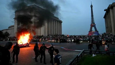 SPORT Violențe în centrul Parisului după victoria PSG din finala Ligii Campionilor. Poliția a făcut sute de arestări