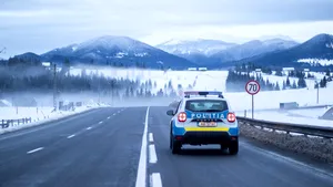 Utilajele de deszăpezire au reluat patrularea pe traseele montane din Suceava