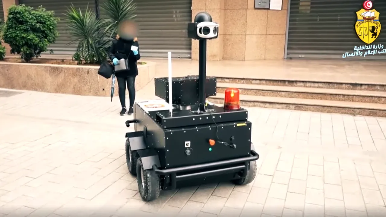 Ţara care a înlocuit patrulele de poliţie cu roboţi special echipaţi. Cum acţionează: VIDEO