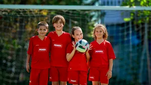 Echipamente şi accesorii sportive în valoare de 3,30 milioane lei au ajuns la cluburi de fotbal 