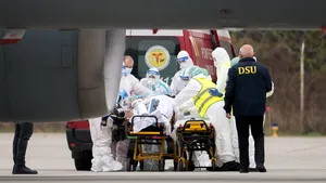 Două ţări europene preiau patru pacienţi din România diagnosticaţi cu COVID-19. Starea lor este gravă