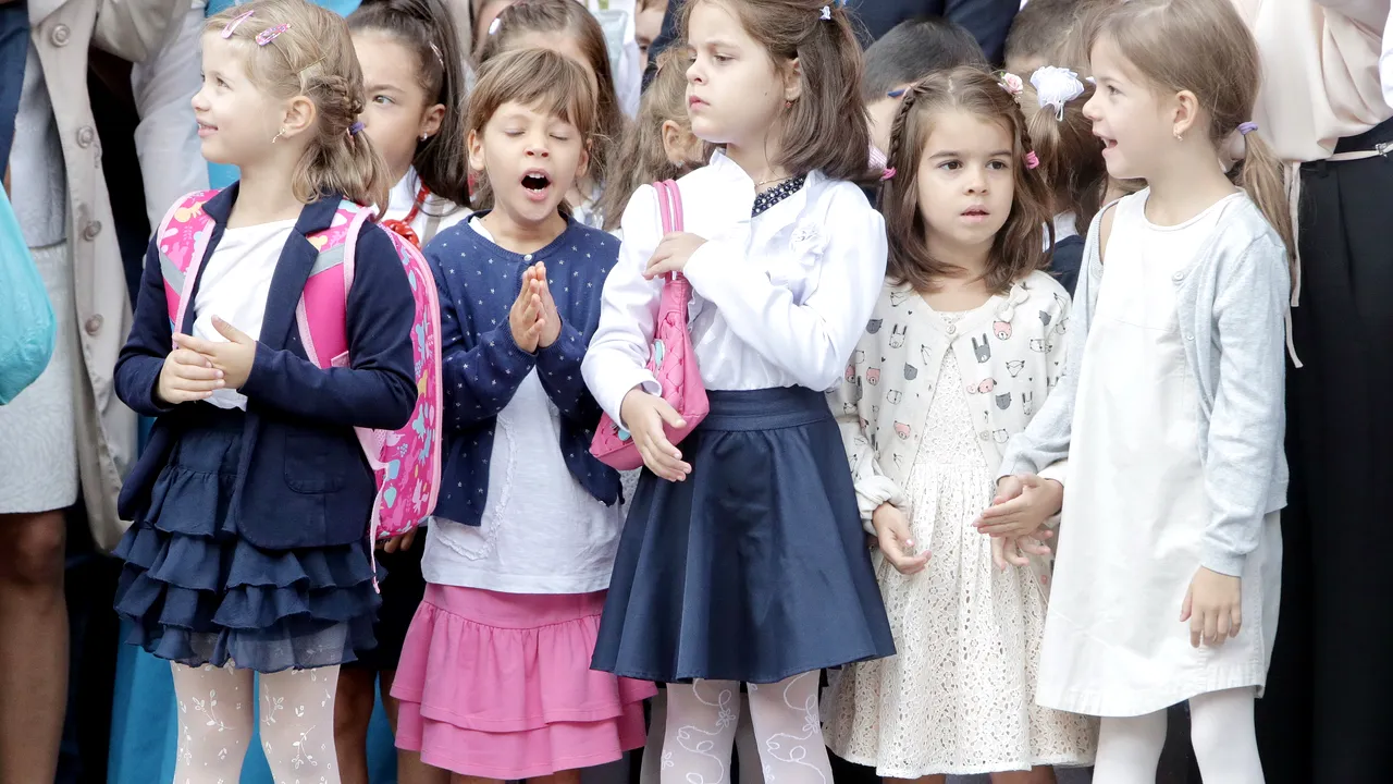 Învăţăturile demnitarilor către copii şi profesori, la început de an şcolar. Tăriceanu: Făceţi-i pe copii să vină la şcoală cu plăcere!/ Cioloş: Nu căutaţi titluri goale de conţinut