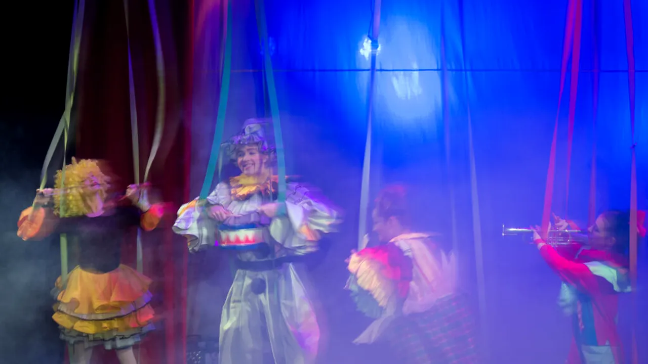 Mâine începe vânzarea biletelor pentru Festivalului Național de Teatru: zeci de spectacole în selecție și un modul special semnat de regizorul Radu Afrim