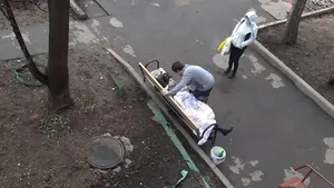 Femeie decedată pe o bancă din oraş după ce a fost externată din spital cu diagnosticul 