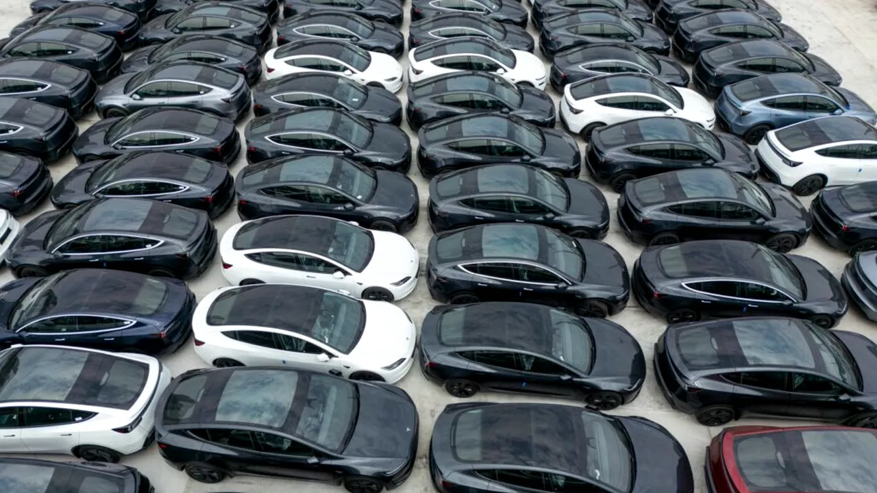 Probleme de siguranță pentru Tesla: aproape 3 milioane de vehicule, rechemate în China
