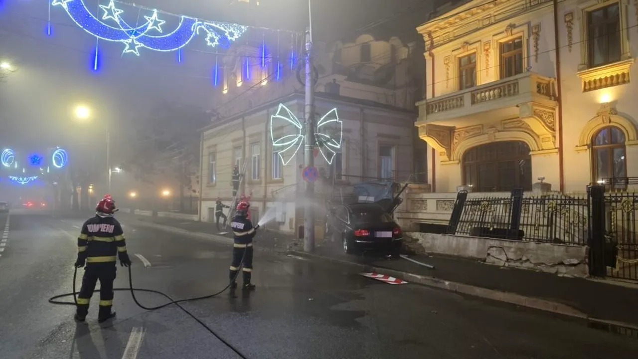Accident în centrul orașului Brăila. O mașină scăpată de sub control a lovit o casă și a rupt o țeavă de gaze
