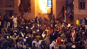 SUA protestează oficial după incendierea ambasadei americane la Belgrad