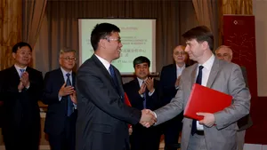 Consilier Ambasada Chinei: În China, nu există concurs de karaoke fără cântecul „La oglindă