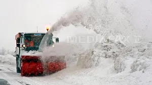 Infotrafic: Circulaţie oprită pe Autostrada A2 şi pe 16 drumuri naţionale din cauza viscolului