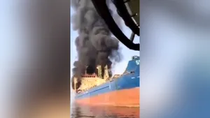 Explozie la bordul petrolierului MKD VYOM în largul Omanului. Un marinar a murit