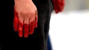 Şi-a ucis prietena şi apoi i-a băut sângele