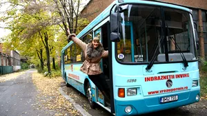 Roxana Ciuhulescu face şcoala de şoferi de autobuz şi camion