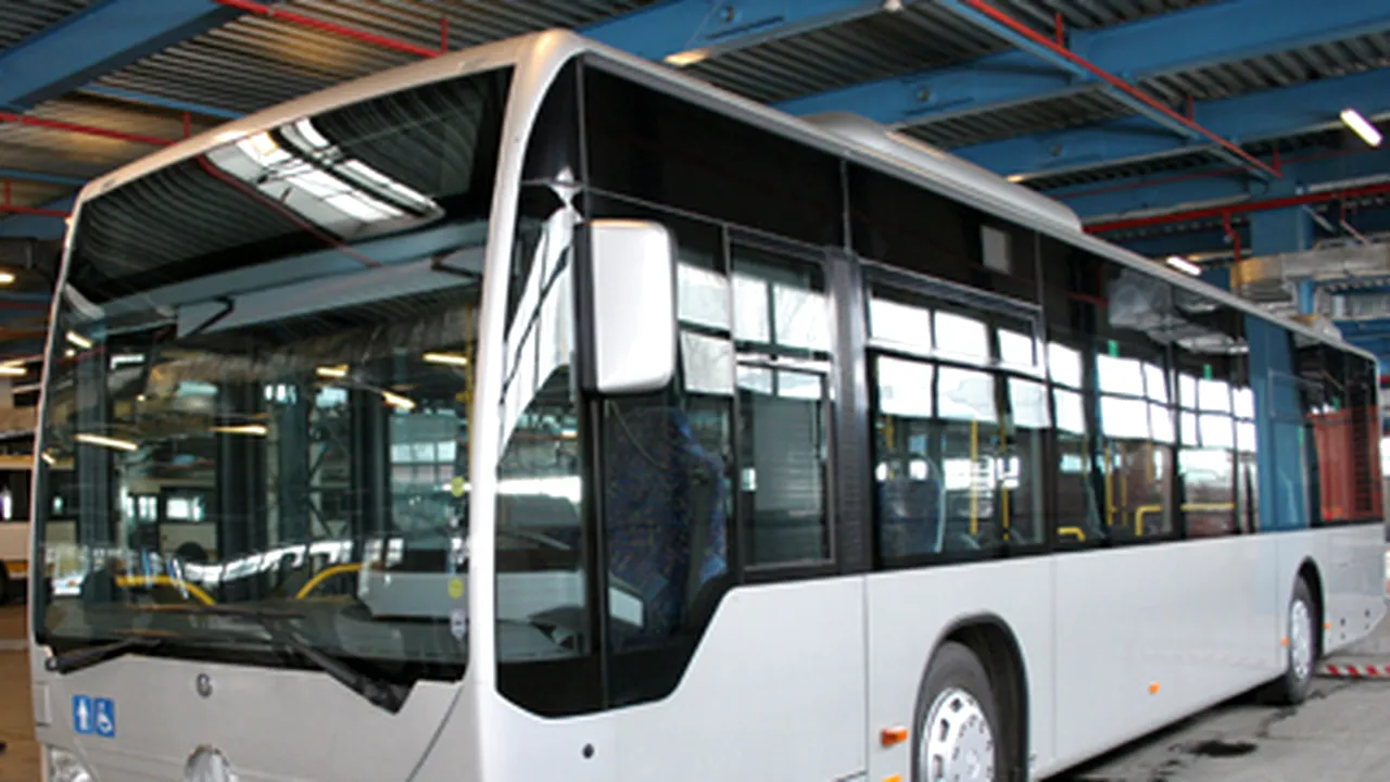 Autobuz pentru turişti, în Bucureşti (Video)