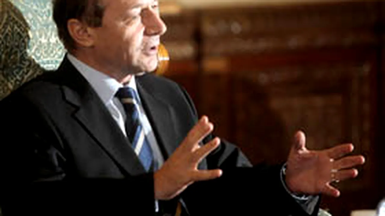 Băsescu: Creşterea pensiilor, o decizie politică pe care o aplaud şi o susţin (AUDIO)