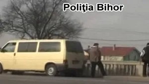 Patru bihoreni, cercetaţi penal pentru transport ilegal de persoane