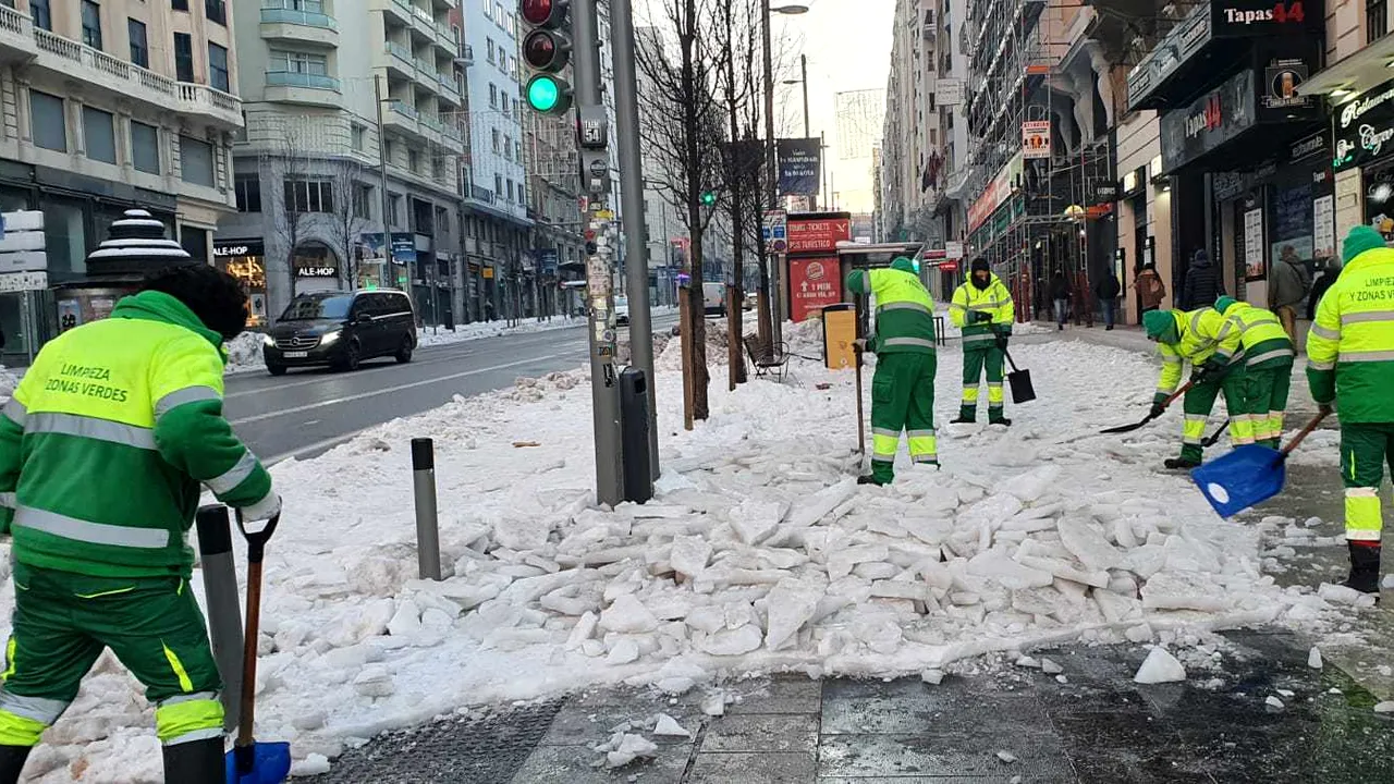 Capcană de gheaţă pe străzile Madridului. Furtuna Filomena a adus zăpezi istorice în capitala Spaniei