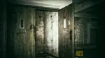Incident șocant într-un lift. O baterie externă a explodat în mâinile unei femei și a provocat un incendiu