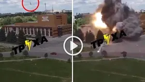 Momentul în care o racheta a ruşilor spulberă Palatul Culturii din Lozova, în estul Ucrainei

