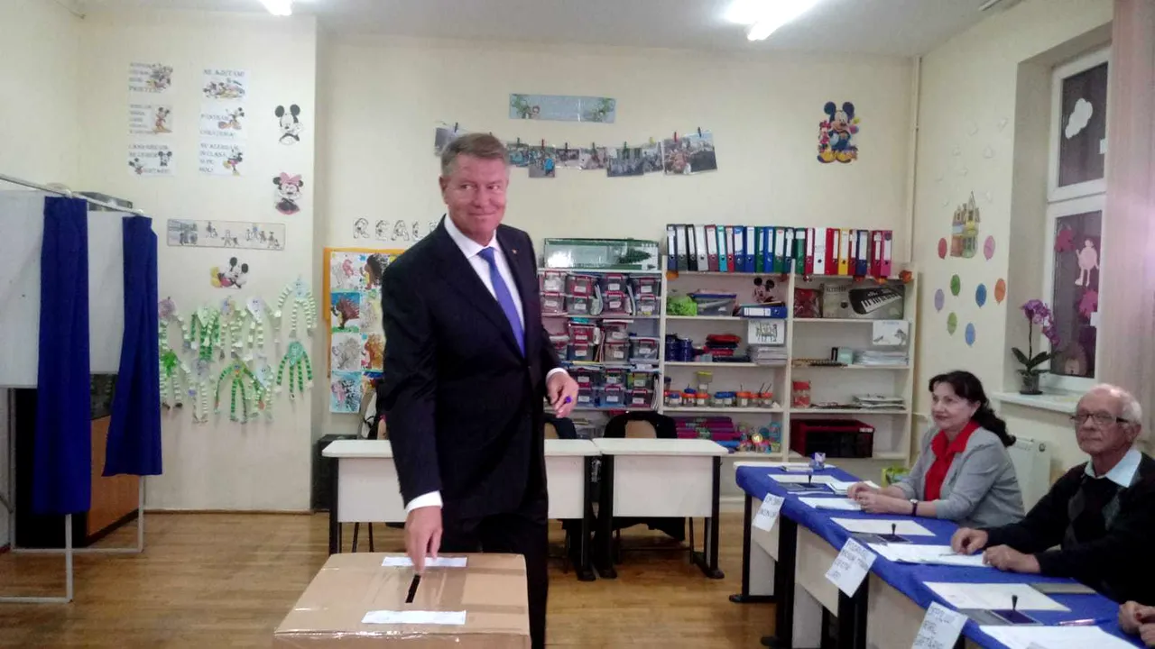 Klaus Iohannis a votat în secţia numărul 68 din municipiul Sibiu | FOTO, VIDEO
