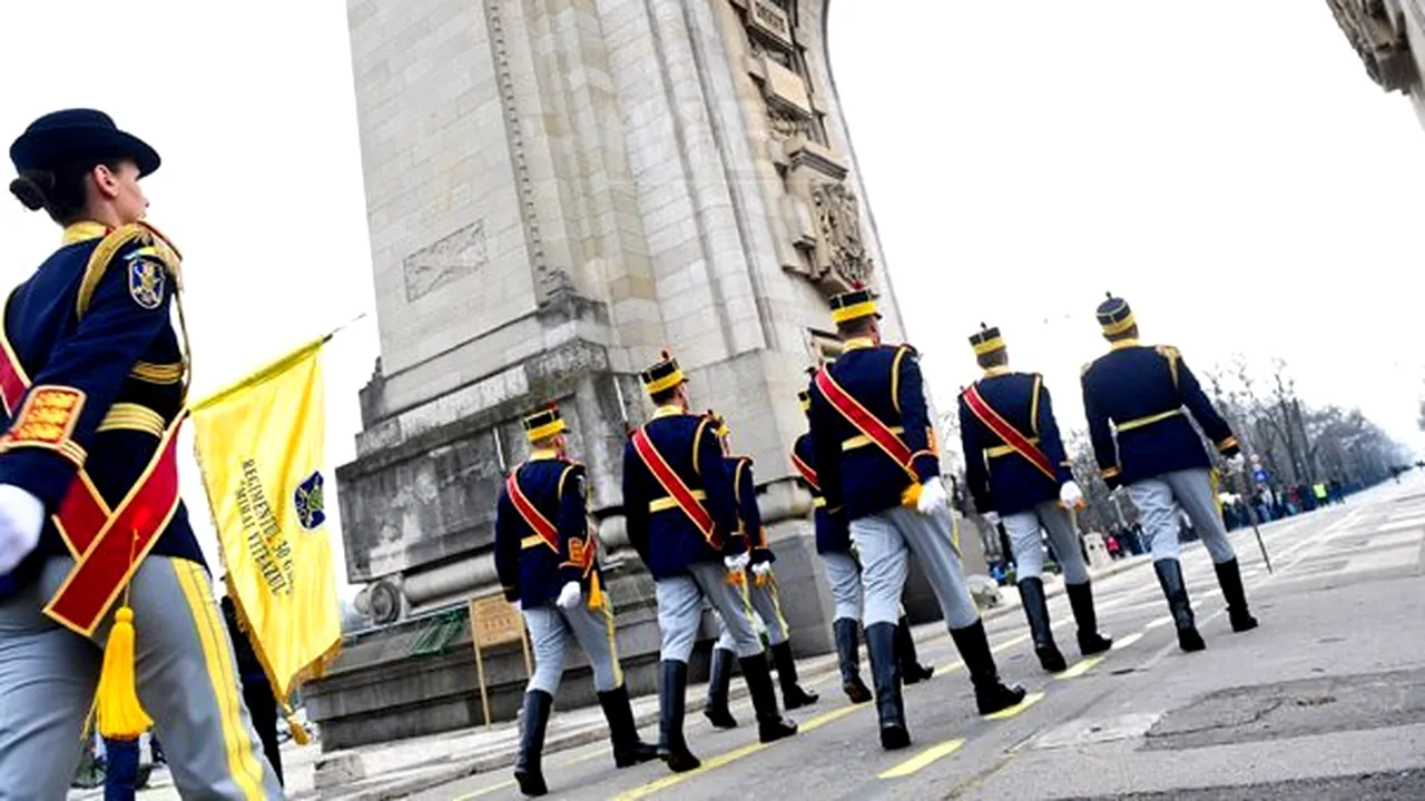 1.500 de militari defilează, de Ziua Naţională, pe sub Arcul de Triumf