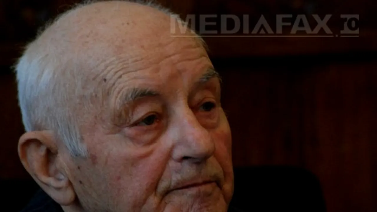 REPORTAJ: Fost deţinut în lagăre naziste, un foarte respectat inginer de căi ferate, decorat la 86 de ani - FOTO