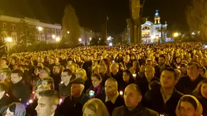 Hristos a înviat! Mii de oameni au asistat la slujba de Înviere şi au luat Lumina Sfântă, în Constanţa, Cluj-Napoca şi Iaşi | GALERIE FOTO