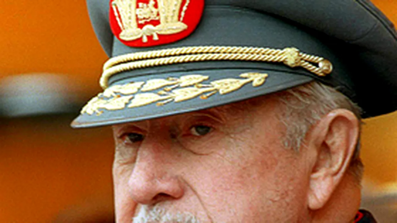 Costume ale lui Augusto Pinochet, vândute de un croitor din Santiago