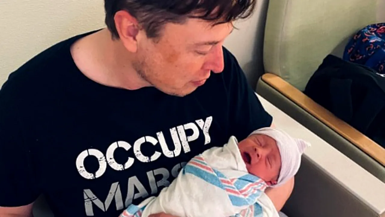 FOTO | Elon Musk a devenit tată pentru a şaptea oară. Primele imagini cu bebeluşul 