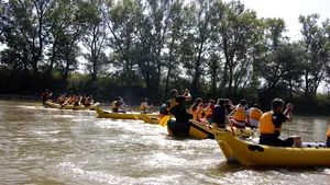 Cea mai nouă distracţie pentru turişti. Un oraş din România se laudă cu plimbările sale unice cu barca 