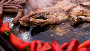 Ar trebui să mâncăm mai devreme iarna? De ce ora cinei contează mai mult decât crezi