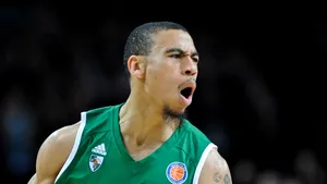 Un baschetbalist american şi-a părăsit echipa deranjat de vestimentaţia majoretelor - VIDEO
