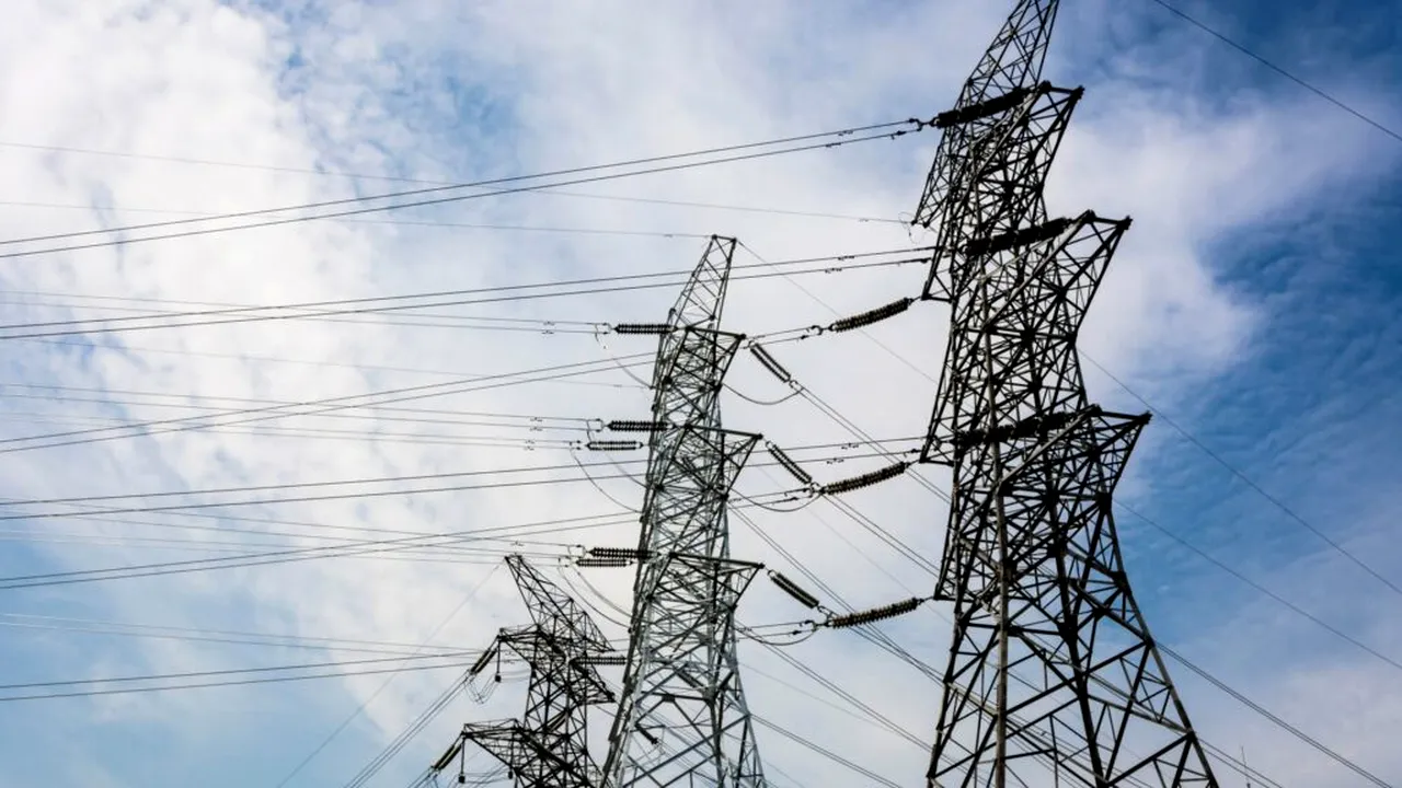 Linia electrică Isaccea-Vulcănești a fost reparată integral, după avariile provocate de atacurile Rusiei