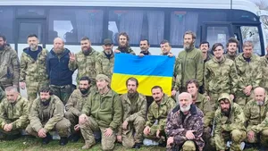 Războiul din Ucraina, ziua 417. 130 de prizonieri de război ucraineni se întorc acasă / Atacurile Rusiei în regiunea Mykolaiv au ucis doi adolescenţi / De Paşte, sub bombardamente. Ucrainenii ciocnesc ouă şi zic 