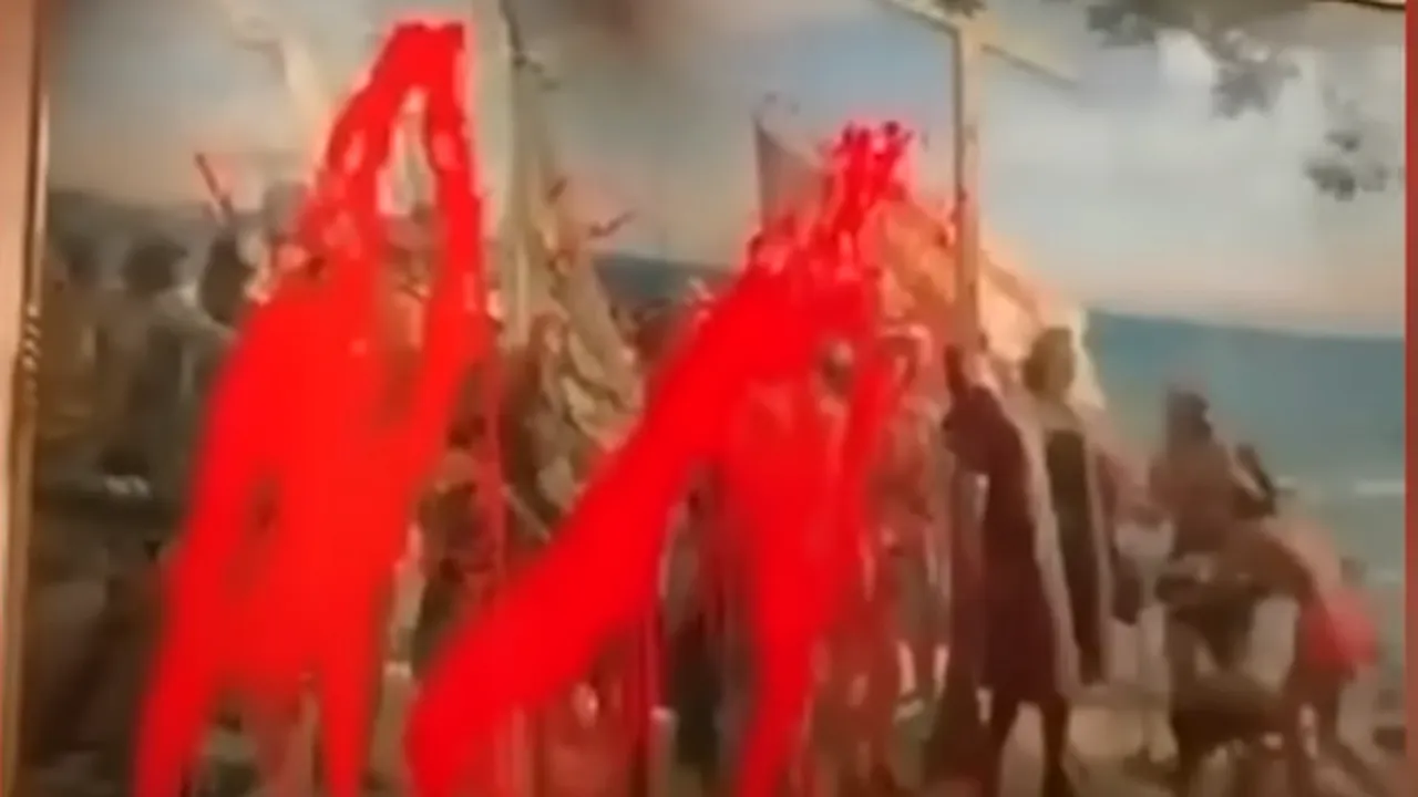 Două activiste au aruncat vopsea roșie pe un tablou al lui Columb la un muzeu din Madrid