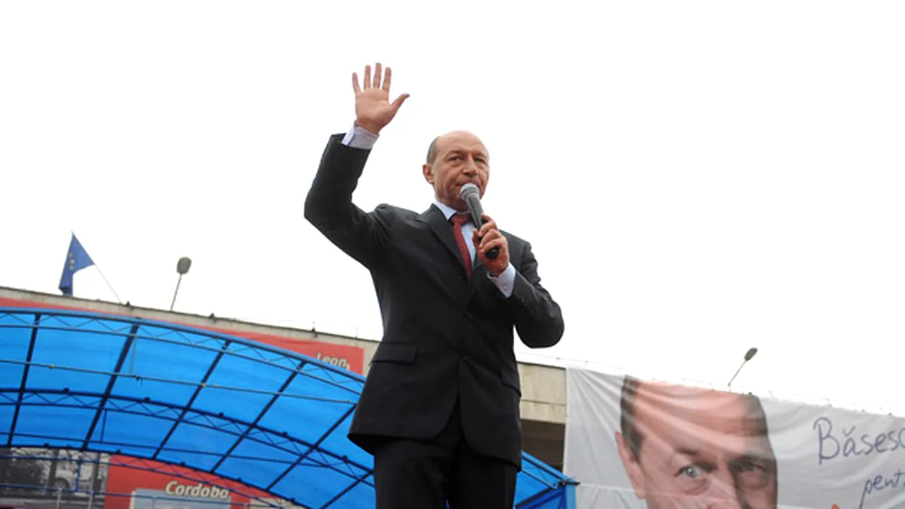 Băsescu: Desemnez un premier în spatele căruia să nu fie Iliescu