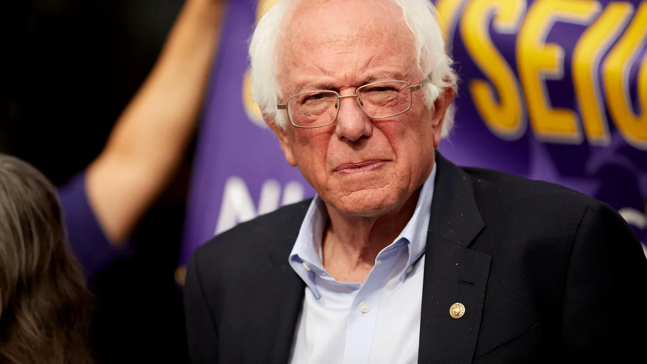Serviciile de informaţii spun că Rusia încearcă să-l ajute pe Bernie Sanders în campania prezidenţială. Democratul refuză orice ajutor din partea lui Putin