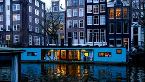 De ce a interzis Amsterdam reclamele la carne și combustibili fosili