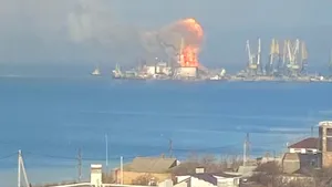 A 29-a zi de război în Ucraina. Mariupol, „oraş-fantomă” după o lună de război. Portul Berdiansk, în flăcări. Forţele ruse bombardează capitala Kiev, dar anunţă noi coridoare umanitare. Biden: pregătim apărarea aeriană. A avut loc primul schimb de prizonieri. O ţară din Europa susţine că Ucraina a fost ajutată destul, iar Germania nu vrea să achite gazul rusesc cu ruble