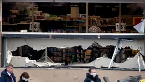 Atac armat în SUA: zece oameni ucişi, printre care şi un poliţist, după ce atacatorul a tras într-un supermarket