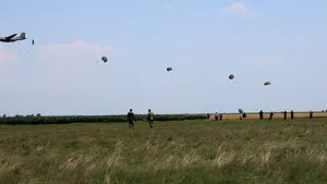 Militar american, rănit în urma unui exerciţiu de paraşutare, la baza aeriană Boboc | FOTO